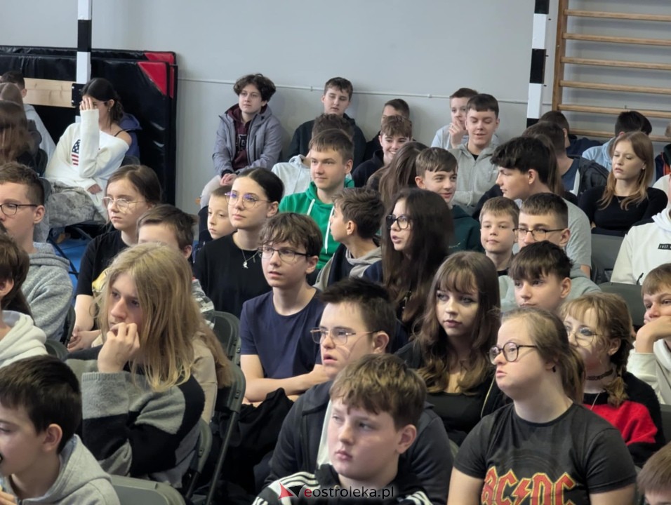 Spotkanie z Joanną Jędrzejczyk w SP nr 1 [13.03.2025] - zdjęcie #61 - eOstroleka.pl