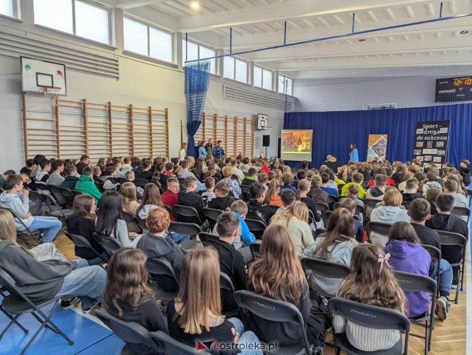 Spotkanie z Joanną Jędrzejczyk w SP nr 1 [13.03.2025] - zdjęcie #60 - eOstroleka.pl
