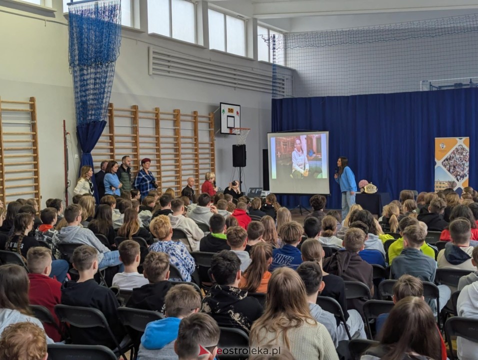 Spotkanie z Joanną Jędrzejczyk w SP nr 1 [13.03.2025] - zdjęcie #59 - eOstroleka.pl