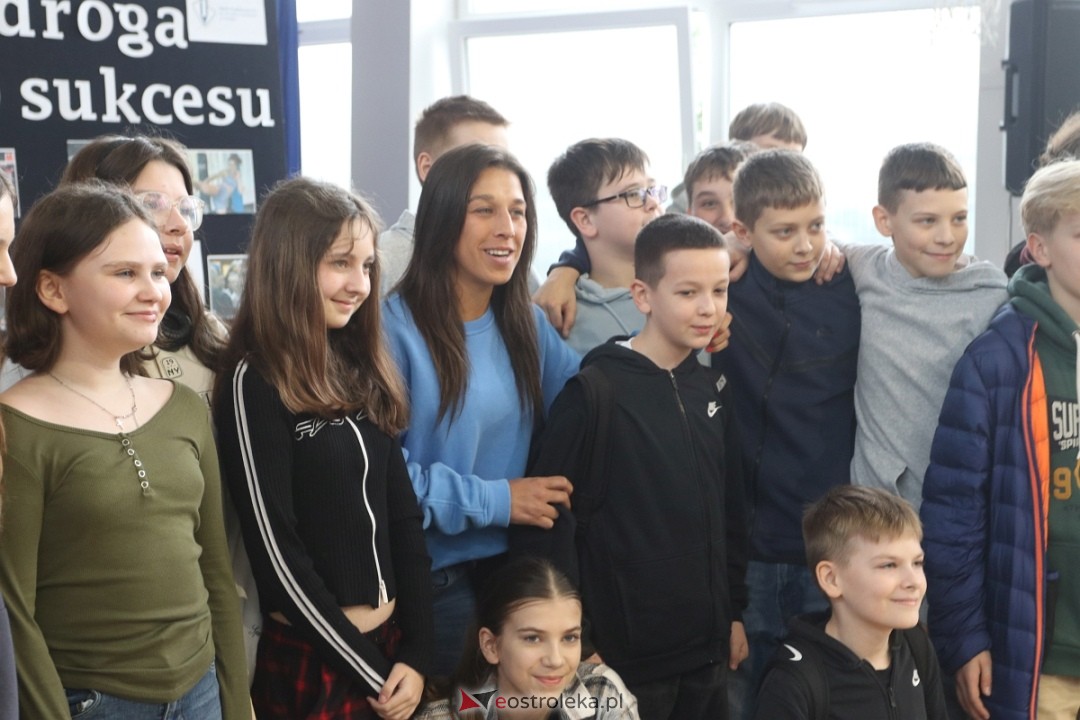 Spotkanie z Joanną Jędrzejczyk w SP nr 1 [13.03.2025] - zdjęcie #53 - eOstroleka.pl