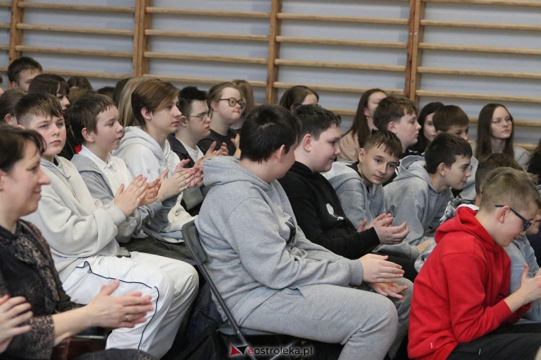 Spotkanie z Joanną Jędrzejczyk w SP nr 1 [13.03.2025] - zdjęcie #49 - eOstroleka.pl