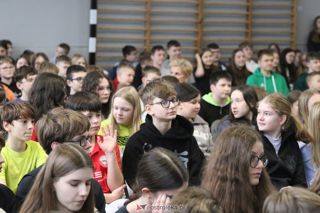 Spotkanie z Joanną Jędrzejczyk w SP nr 1 [13.03.2025] - zdjęcie #44 - eOstroleka.pl