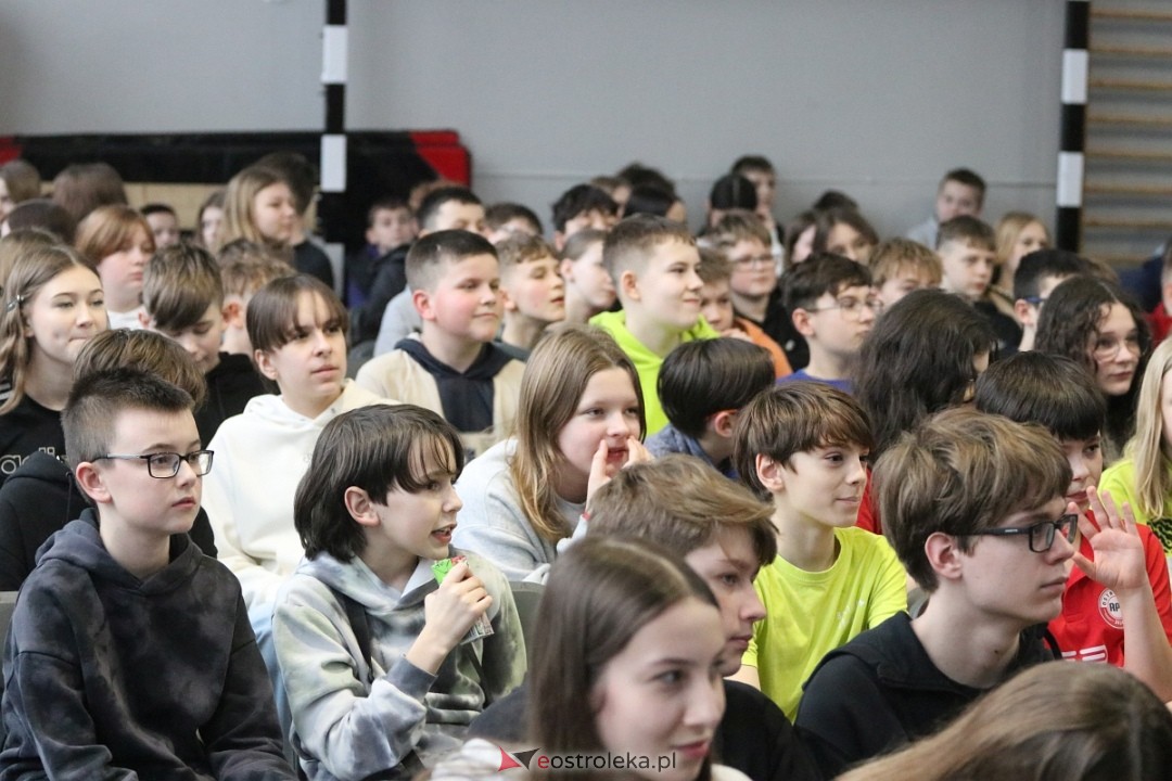 Spotkanie z Joanną Jędrzejczyk w SP nr 1 [13.03.2025] - zdjęcie #43 - eOstroleka.pl