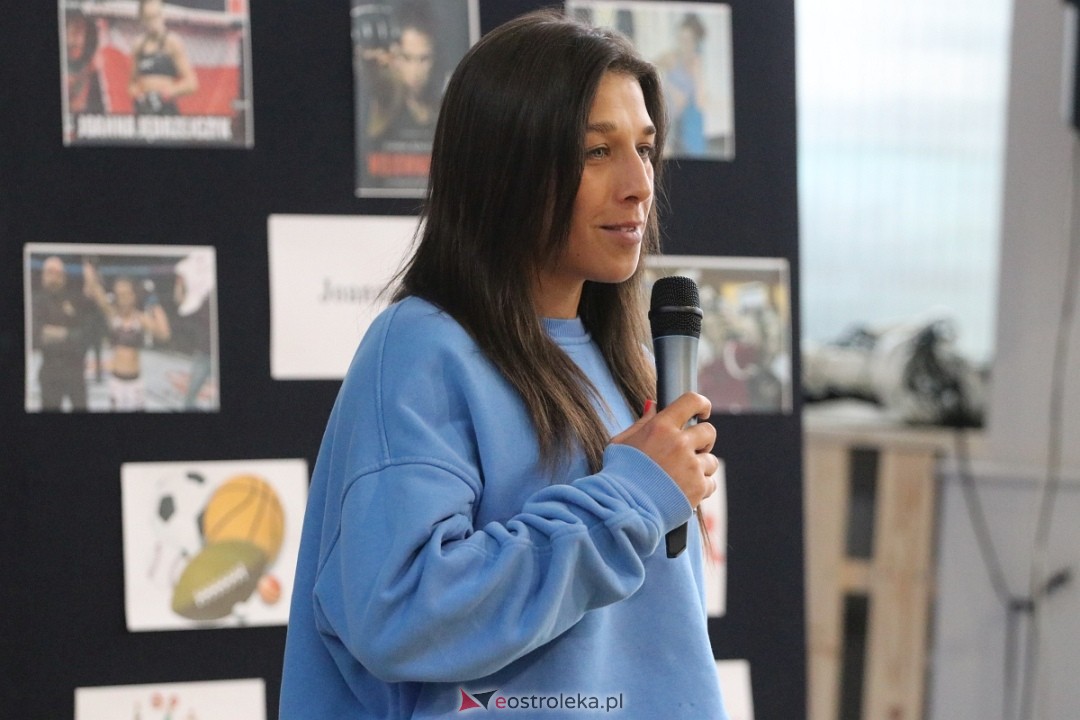 Spotkanie z Joanną Jędrzejczyk w SP nr 1 [13.03.2025] - zdjęcie #41 - eOstroleka.pl