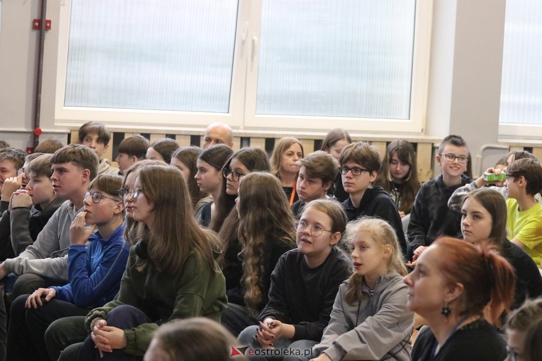 Spotkanie z Joanną Jędrzejczyk w SP nr 1 [13.03.2025] - zdjęcie #39 - eOstroleka.pl