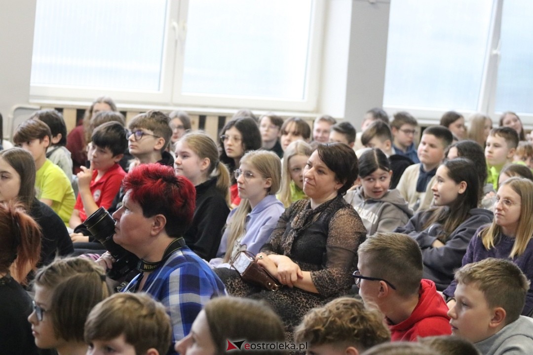 Spotkanie z Joanną Jędrzejczyk w SP nr 1 [13.03.2025] - zdjęcie #38 - eOstroleka.pl