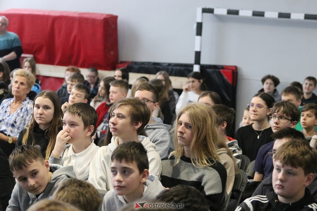 Spotkanie z Joanną Jędrzejczyk w SP nr 1 [13.03.2025] - zdjęcie #36 - eOstroleka.pl