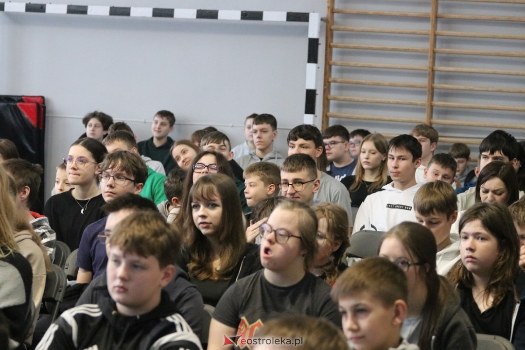 Spotkanie z Joanną Jędrzejczyk w SP nr 1 [13.03.2025] - zdjęcie #35 - eOstroleka.pl