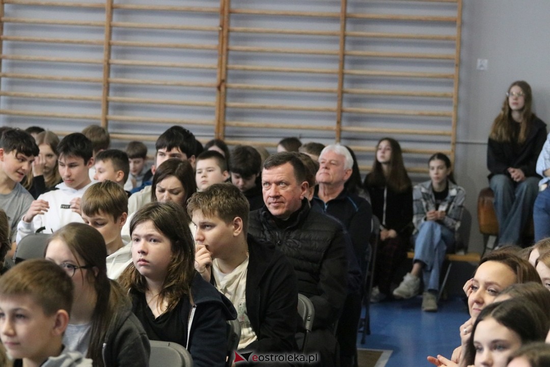 Spotkanie z Joanną Jędrzejczyk w SP nr 1 [13.03.2025] - zdjęcie #34 - eOstroleka.pl