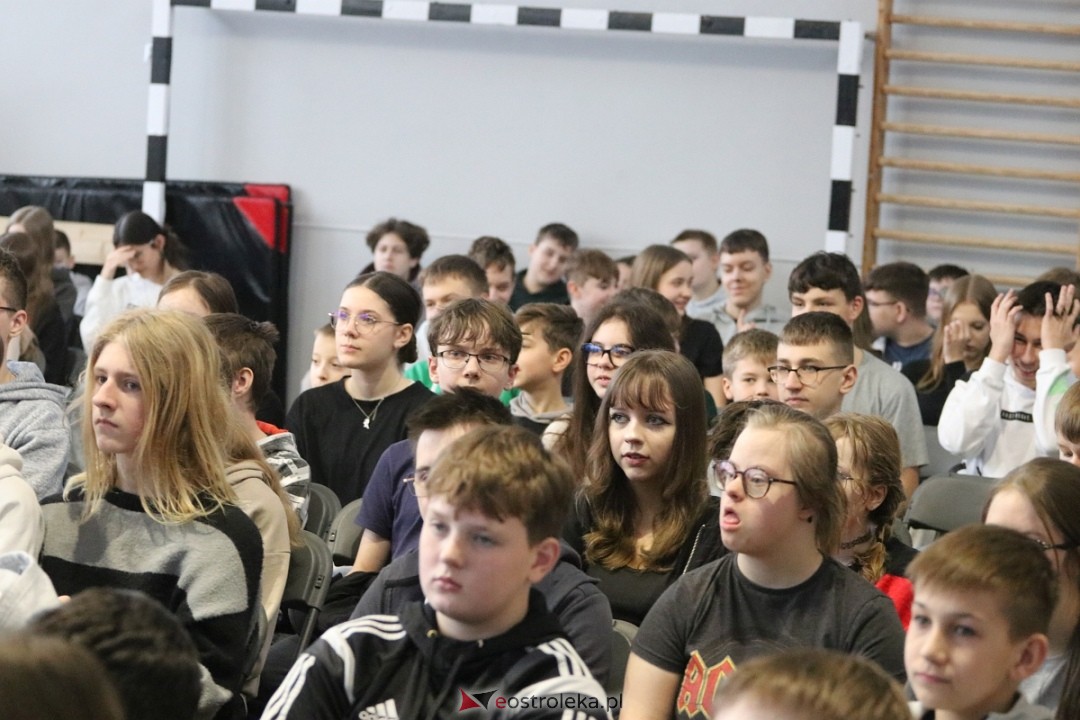 Spotkanie z Joanną Jędrzejczyk w SP nr 1 [13.03.2025] - zdjęcie #33 - eOstroleka.pl