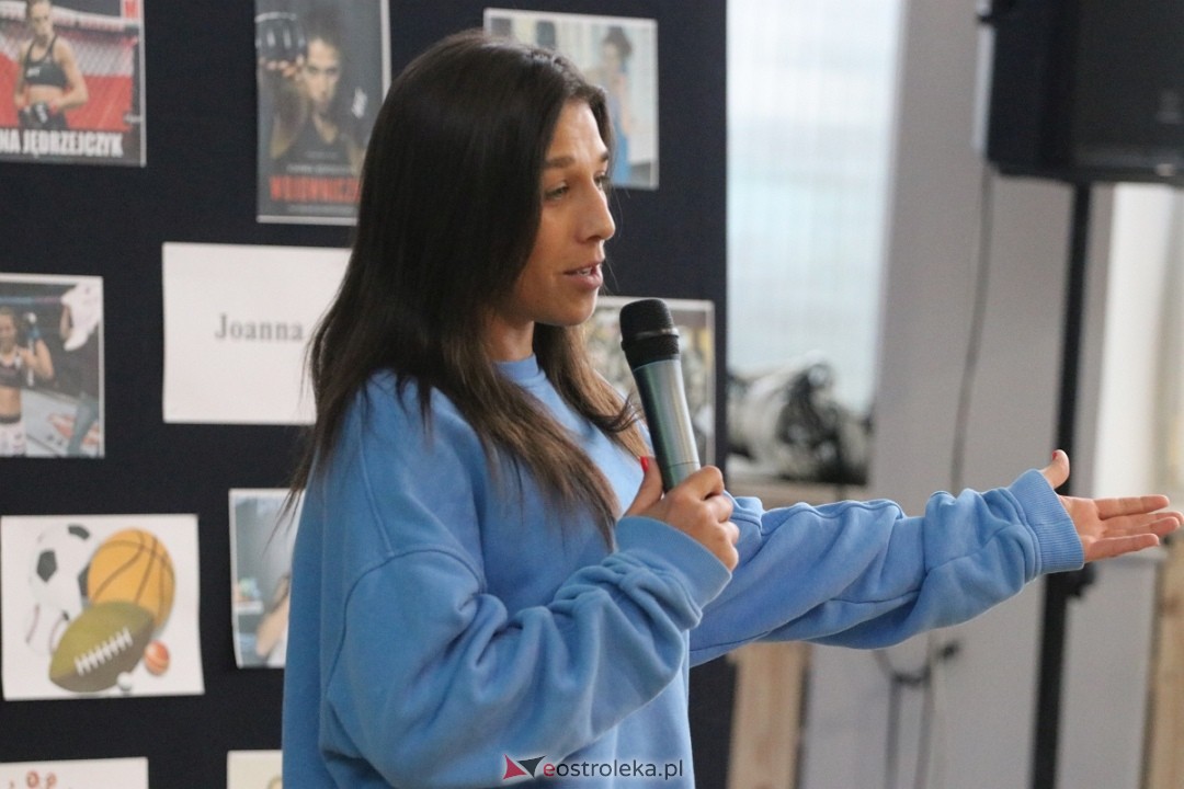 Spotkanie z Joanną Jędrzejczyk w SP nr 1 [13.03.2025] - zdjęcie #31 - eOstroleka.pl