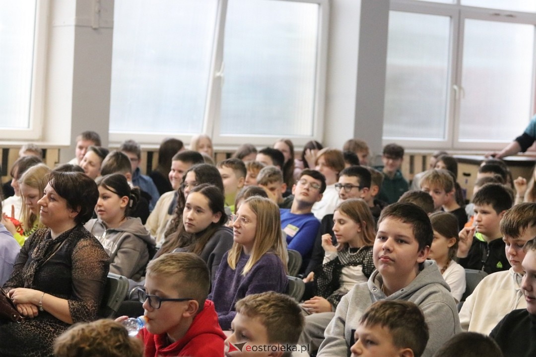Spotkanie z Joanną Jędrzejczyk w SP nr 1 [13.03.2025] - zdjęcie #28 - eOstroleka.pl