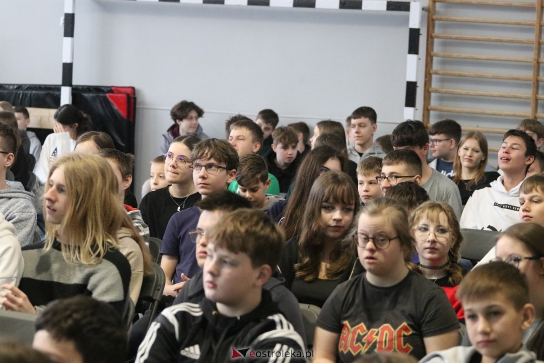 Spotkanie z Joanną Jędrzejczyk w SP nr 1 [13.03.2025] - zdjęcie #26 - eOstroleka.pl