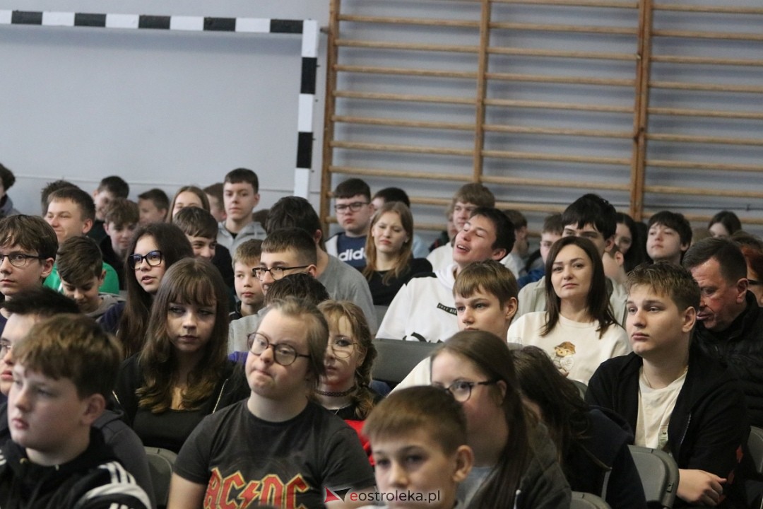 Spotkanie z Joanną Jędrzejczyk w SP nr 1 [13.03.2025] - zdjęcie #25 - eOstroleka.pl