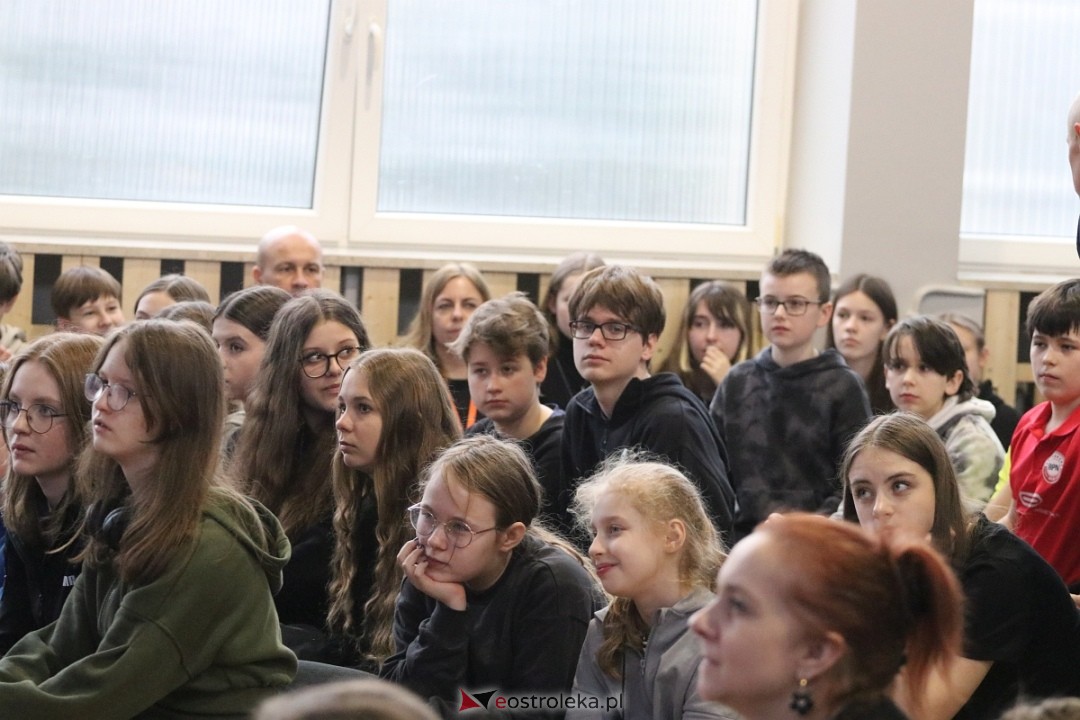 Spotkanie z Joanną Jędrzejczyk w SP nr 1 [13.03.2025] - zdjęcie #23 - eOstroleka.pl