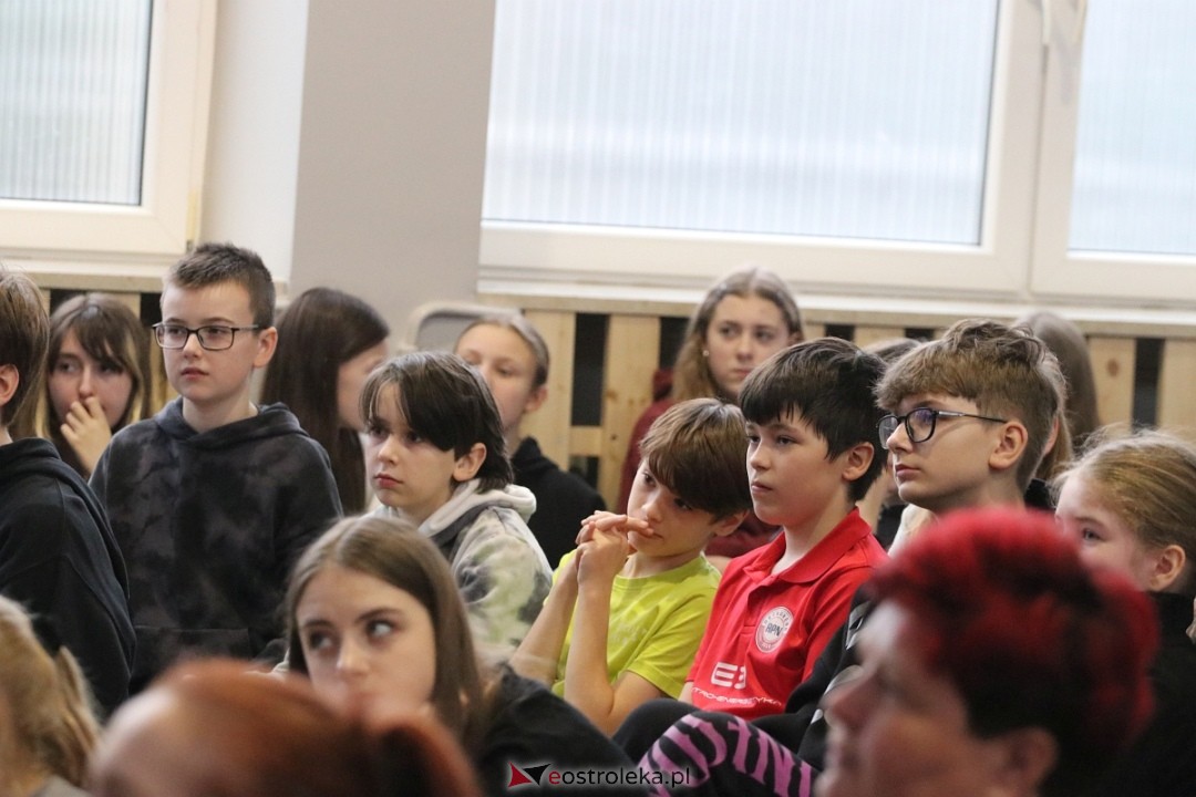 Spotkanie z Joanną Jędrzejczyk w SP nr 1 [13.03.2025] - zdjęcie #22 - eOstroleka.pl