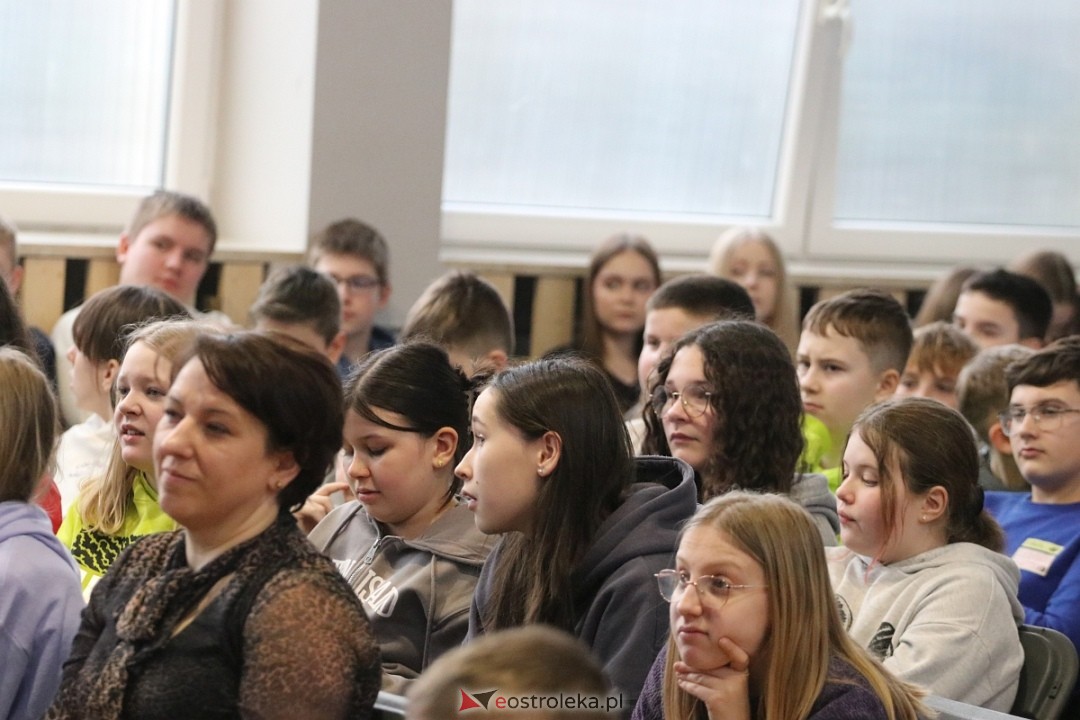 Spotkanie z Joanną Jędrzejczyk w SP nr 1 [13.03.2025] - zdjęcie #21 - eOstroleka.pl