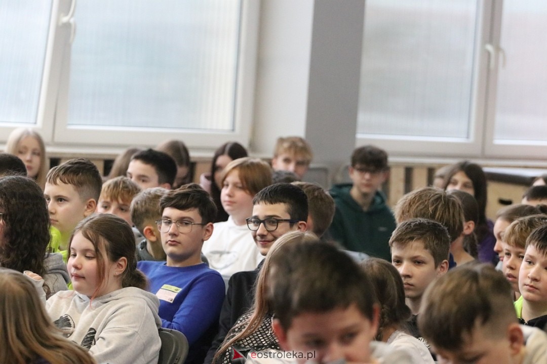 Spotkanie z Joanną Jędrzejczyk w SP nr 1 [13.03.2025] - zdjęcie #20 - eOstroleka.pl
