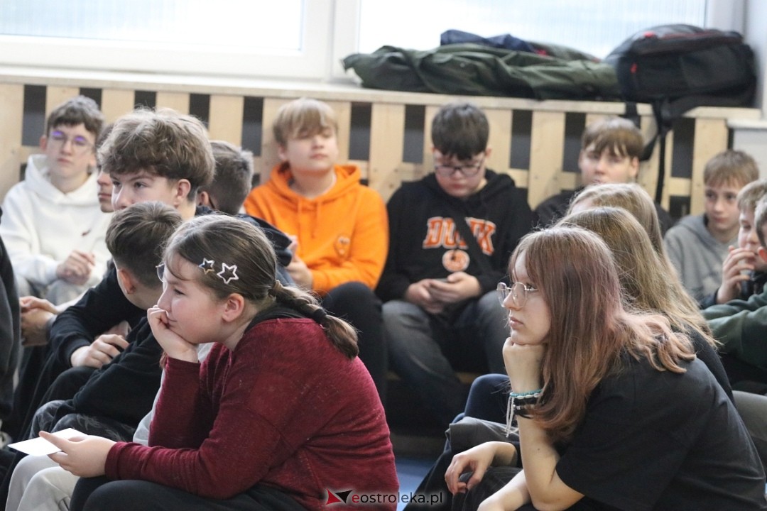 Spotkanie z Joanną Jędrzejczyk w SP nr 1 [13.03.2025] - zdjęcie #19 - eOstroleka.pl