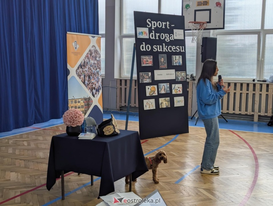 Spotkanie z Joanną Jędrzejczyk w SP nr 1 [13.03.2025] - zdjęcie #8 - eOstroleka.pl