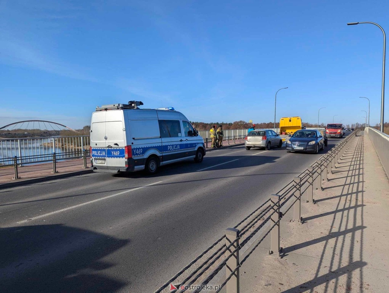 Wypadek na moście im. Wyszyńskiego w Ostrołęce [15.03.2025] - zdjęcie #8 - eOstroleka.pl