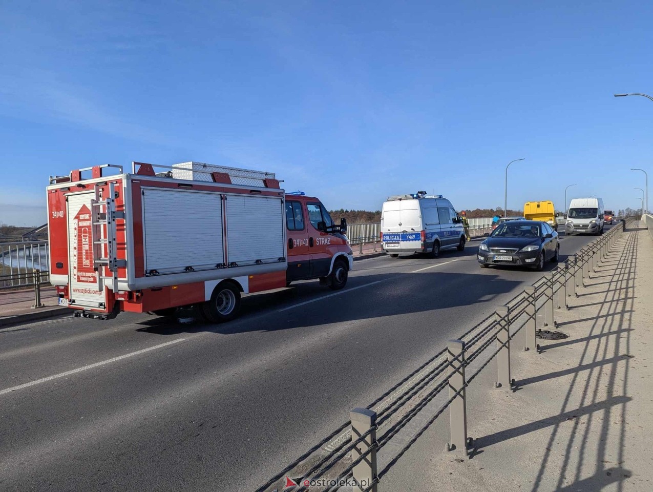 Wypadek na moście im. Wyszyńskiego w Ostrołęce [15.03.2025] - zdjęcie #4 - eOstroleka.pl