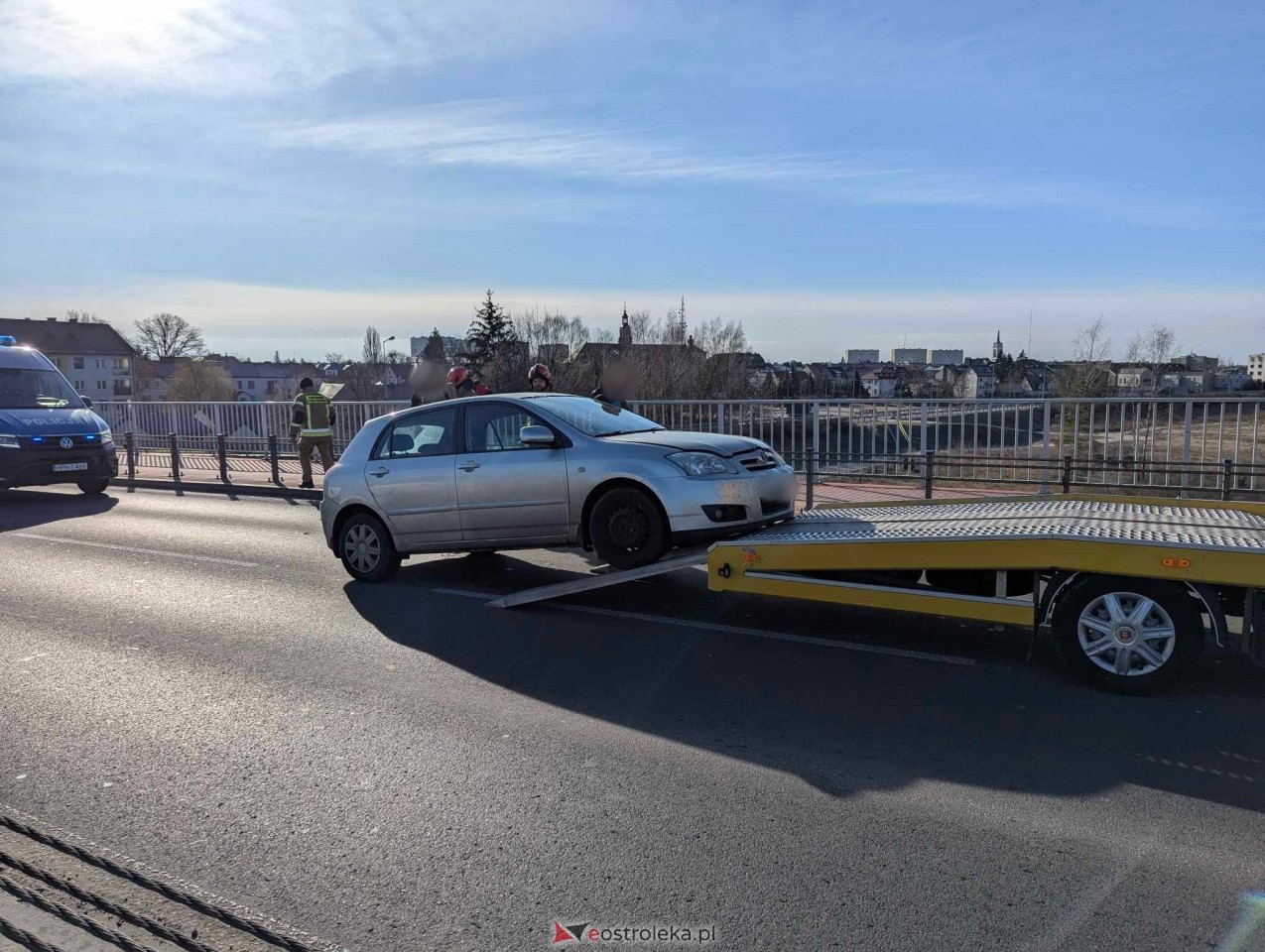 Wypadek na moście im. Wyszyńskiego w Ostrołęce [15.03.2025] - zdjęcie #3 - eOstroleka.pl
