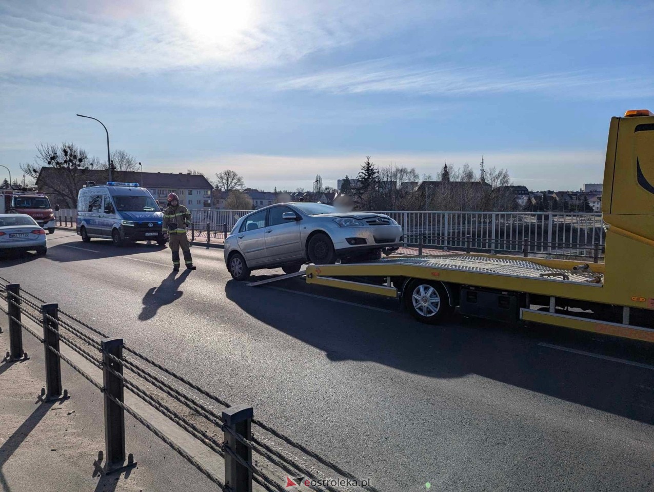 Wypadek na moście im. Wyszyńskiego w Ostrołęce [15.03.2025] - zdjęcie #2 - eOstroleka.pl