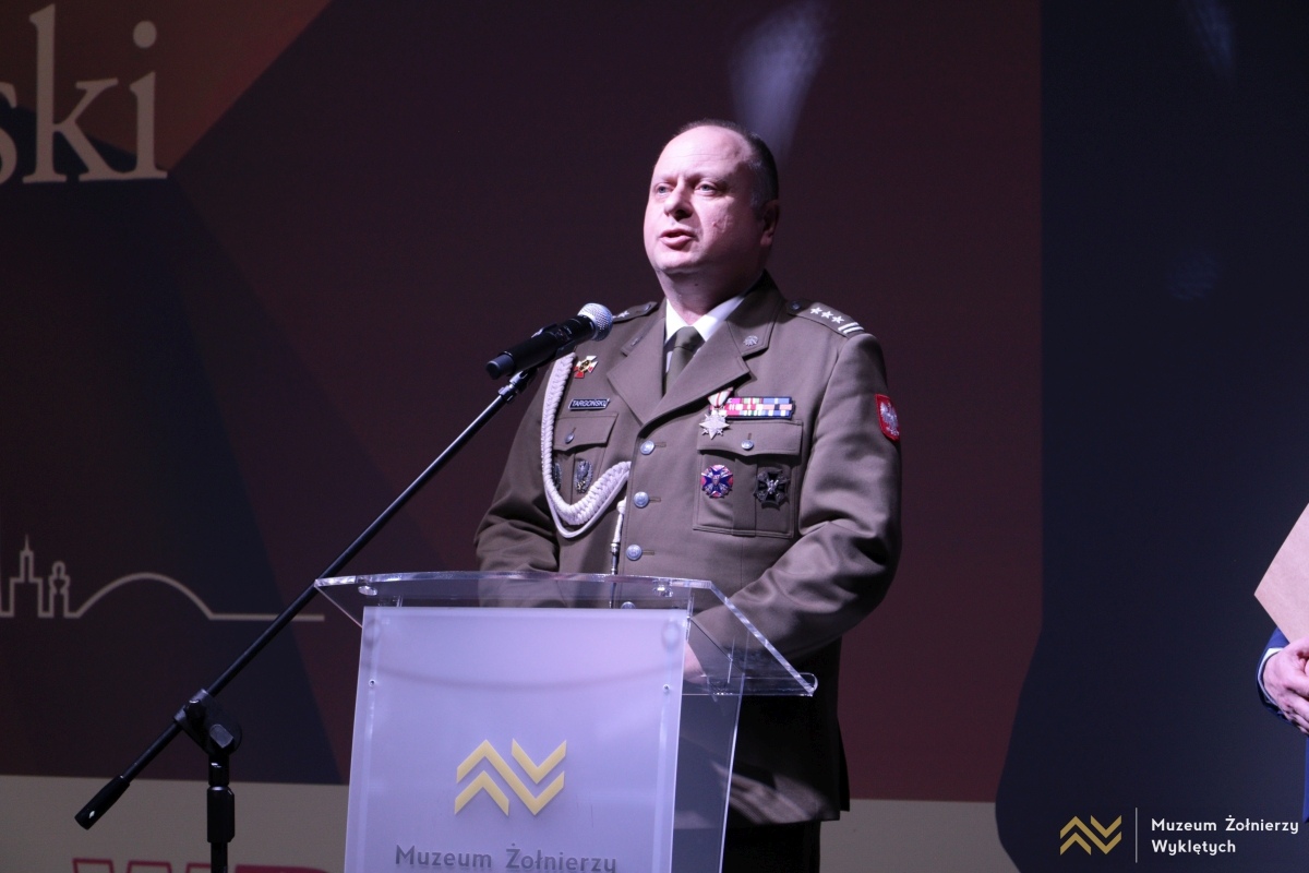 Gala z okazji 35-lecia ŚZŻAK w Muzeum Żołnierzy Wyklętych [14.03.2025] - zdjęcie #28 - eOstroleka.pl