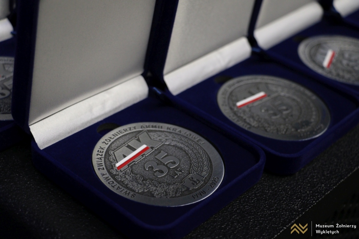 Gala z okazji 35-lecia ŚZŻAK w Muzeum Żołnierzy Wyklętych [14.03.2025] - zdjęcie #20 - eOstroleka.pl