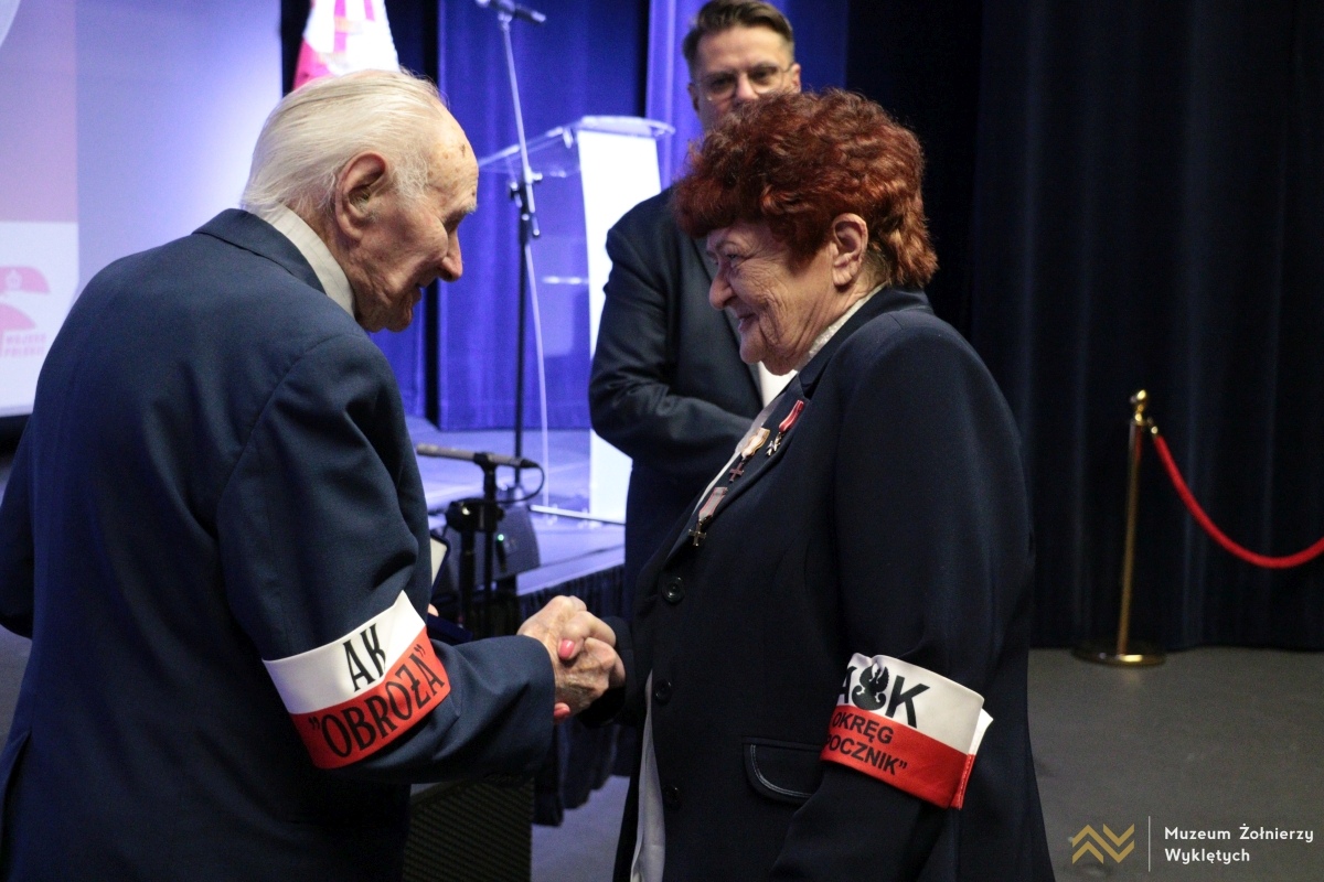 Gala z okazji 35-lecia ŚZŻAK w Muzeum Żołnierzy Wyklętych [14.03.2025] - zdjęcie #14 - eOstroleka.pl