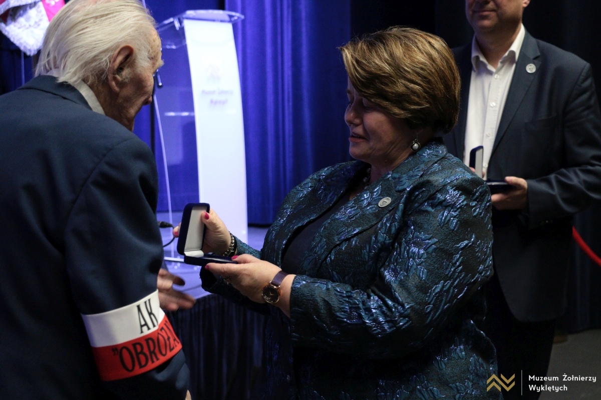 Gala z okazji 35-lecia ŚZŻAK w Muzeum Żołnierzy Wyklętych [14.03.2025] - zdjęcie #13 - eOstroleka.pl