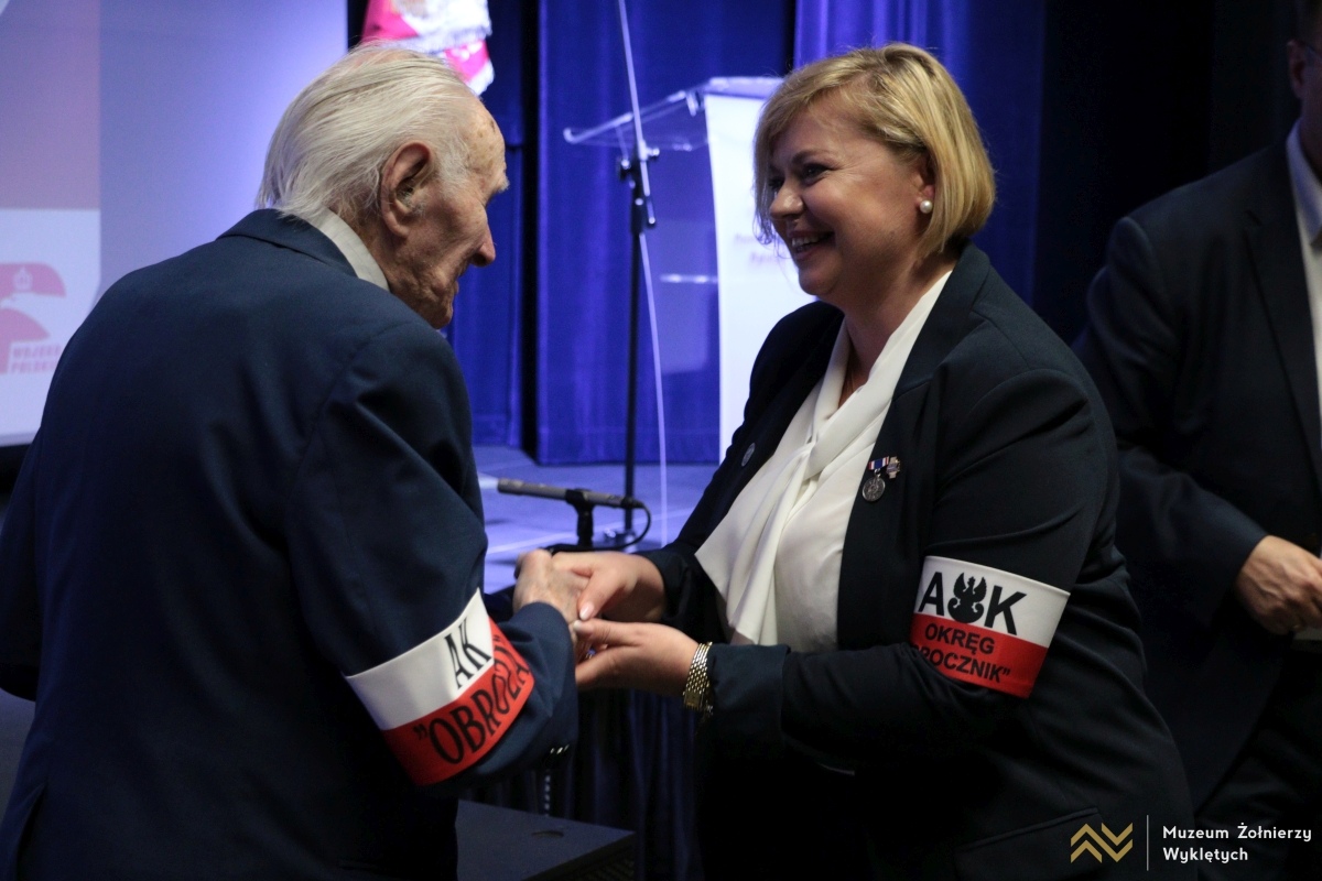 Gala z okazji 35-lecia ŚZŻAK w Muzeum Żołnierzy Wyklętych [14.03.2025] - zdjęcie #12 - eOstroleka.pl