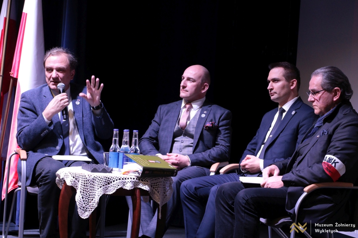 Gala z okazji 35-lecia ŚZŻAK w Muzeum Żołnierzy Wyklętych [14.03.2025] - zdjęcie #8 - eOstroleka.pl