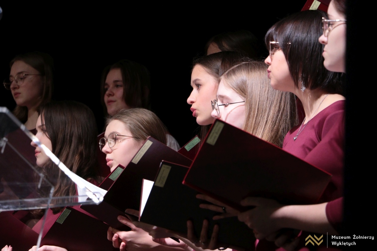 Gala z okazji 35-lecia ŚZŻAK w Muzeum Żołnierzy Wyklętych [14.03.2025] - zdjęcie #38 - eOstroleka.pl
