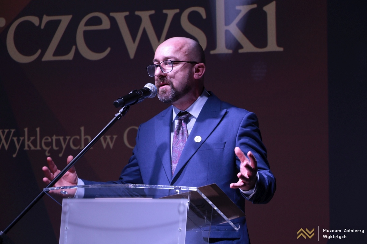 Gala z okazji 35-lecia ŚZŻAK w Muzeum Żołnierzy Wyklętych [14.03.2025] - zdjęcie #36 - eOstroleka.pl