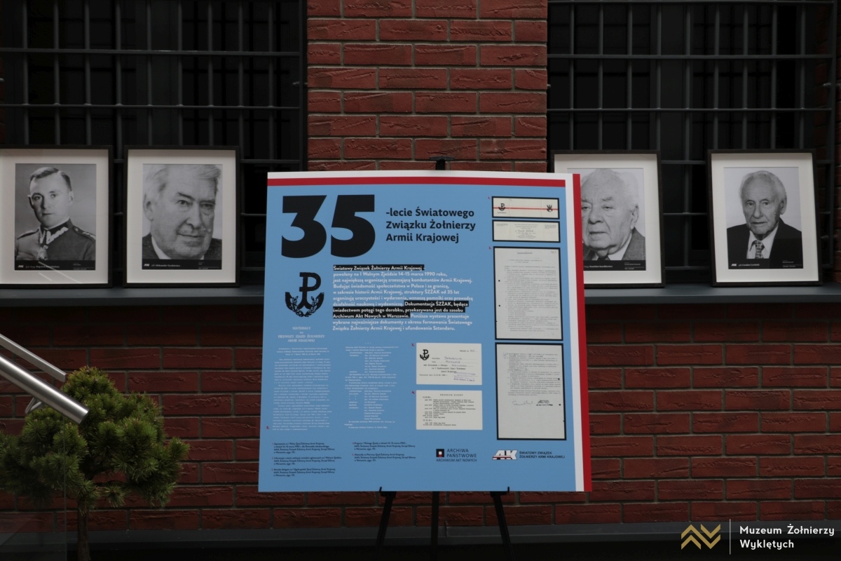 Gala z okazji 35-lecia ŚZŻAK w Muzeum Żołnierzy Wyklętych [14.03.2025] - zdjęcie #33 - eOstroleka.pl