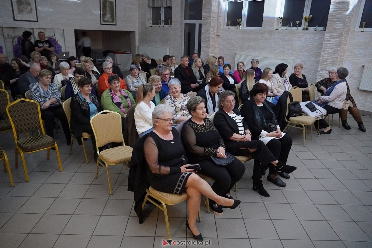 Koncert Krisu z okazji Dnia Kobiet w Czerwinie [15.03.2025] - zdjęcie #44 - eOstroleka.pl