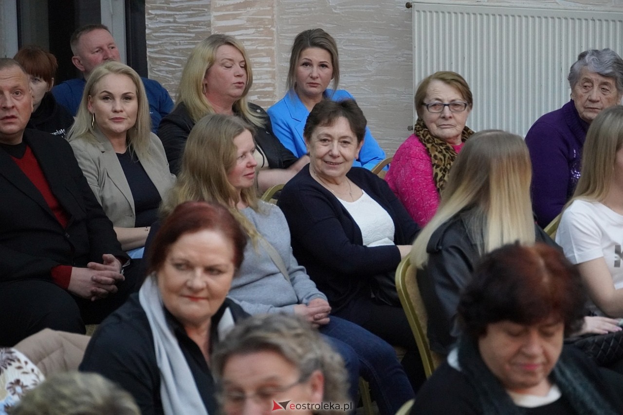 Koncert Krisu z okazji Dnia Kobiet w Czerwinie [15.03.2025] - zdjęcie #42 - eOstroleka.pl
