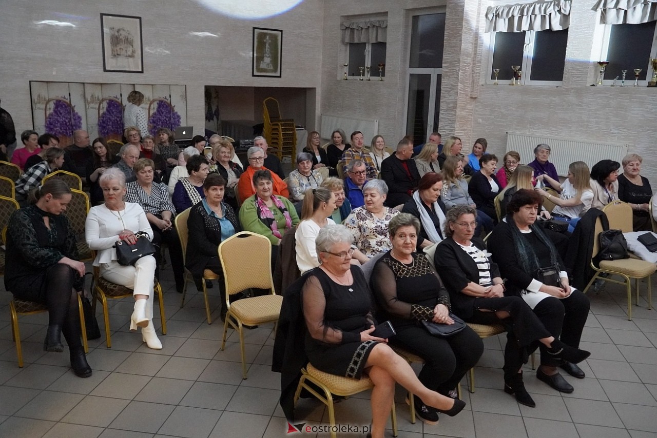 Koncert Krisu z okazji Dnia Kobiet w Czerwinie [15.03.2025] - zdjęcie #38 - eOstroleka.pl