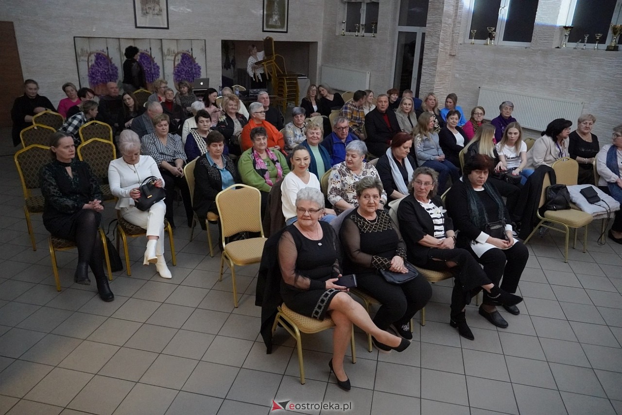 Koncert Krisu z okazji Dnia Kobiet w Czerwinie [15.03.2025] - zdjęcie #37 - eOstroleka.pl