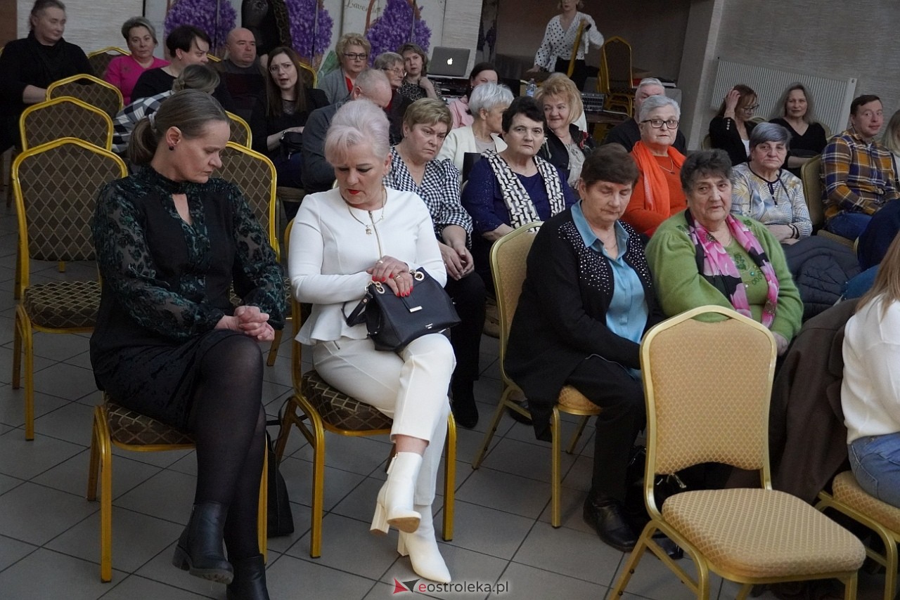 Koncert Krisu z okazji Dnia Kobiet w Czerwinie [15.03.2025] - zdjęcie #36 - eOstroleka.pl