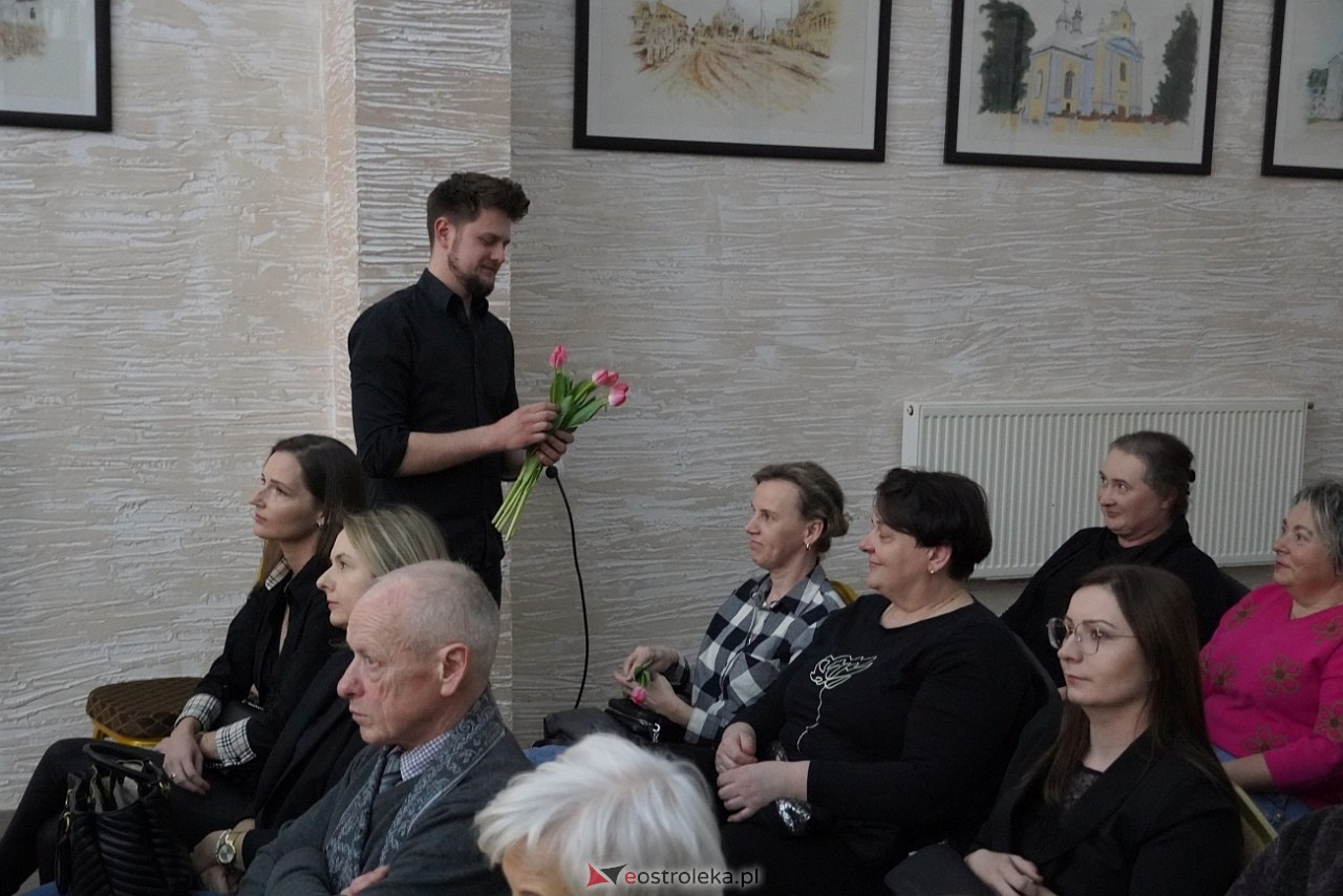 Koncert Krisu z okazji Dnia Kobiet w Czerwinie [15.03.2025] - zdjęcie #32 - eOstroleka.pl