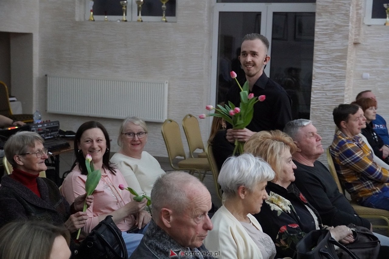 Koncert Krisu z okazji Dnia Kobiet w Czerwinie [15.03.2025] - zdjęcie #31 - eOstroleka.pl