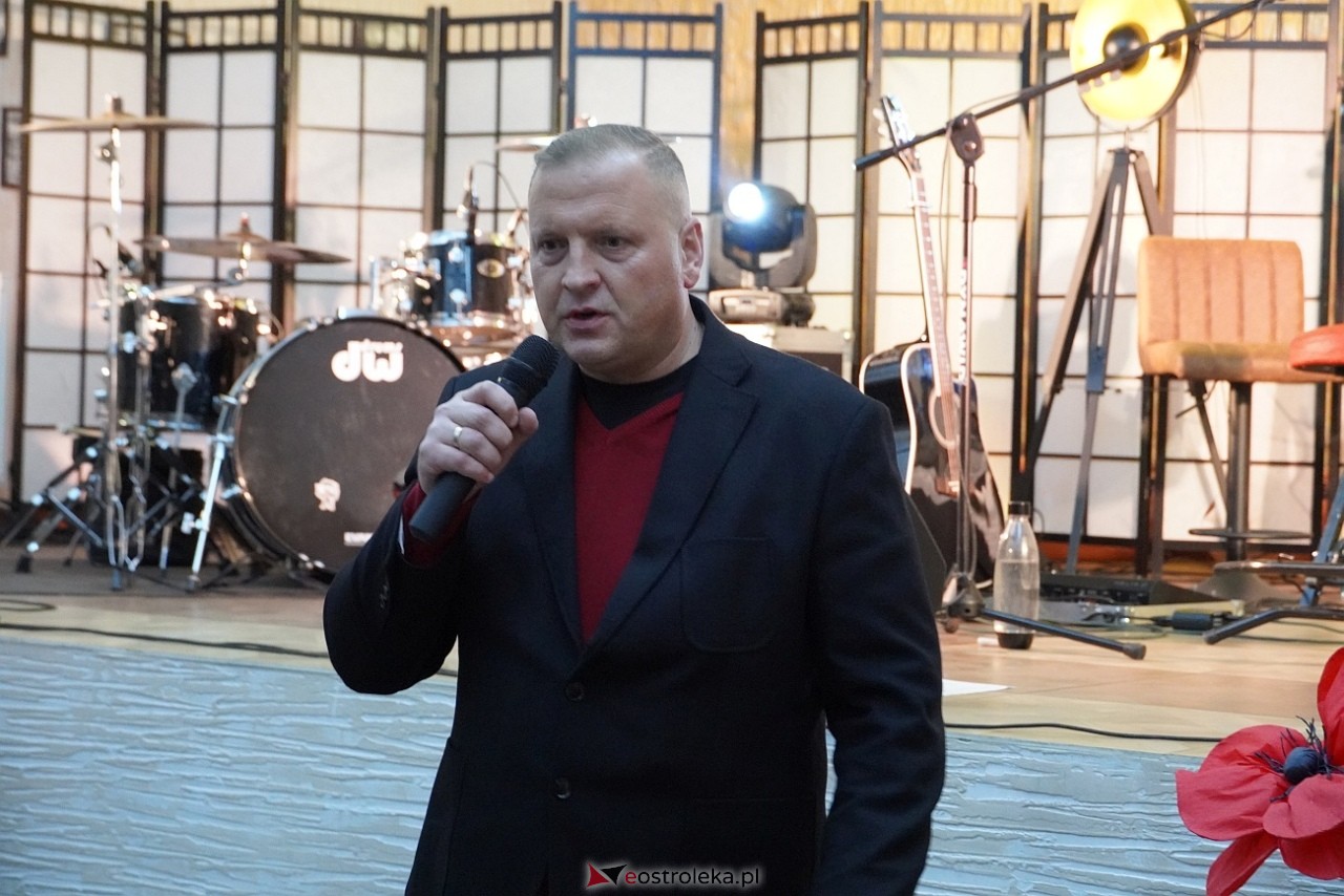 Koncert Krisu z okazji Dnia Kobiet w Czerwinie [15.03.2025] - zdjęcie #30 - eOstroleka.pl