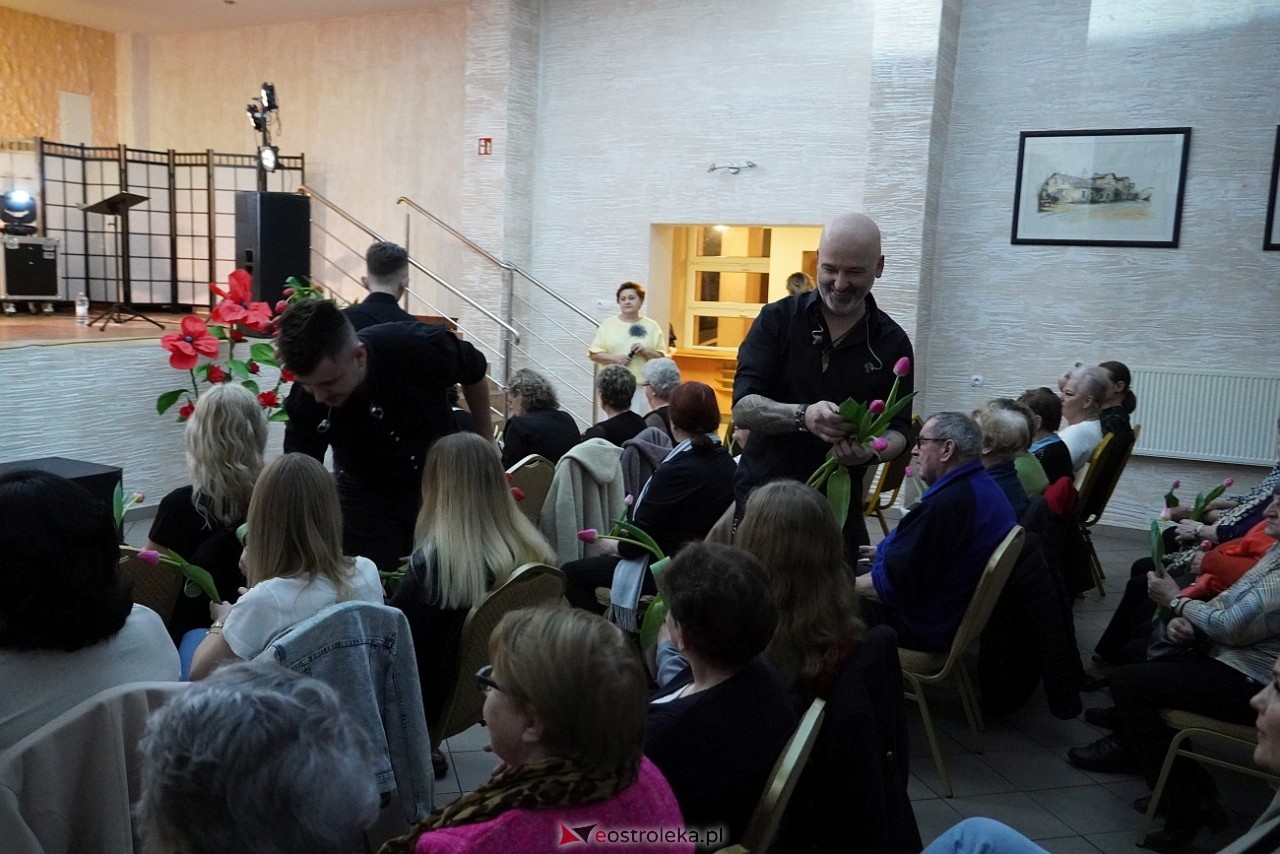 Koncert Krisu z okazji Dnia Kobiet w Czerwinie [15.03.2025] - zdjęcie #26 - eOstroleka.pl