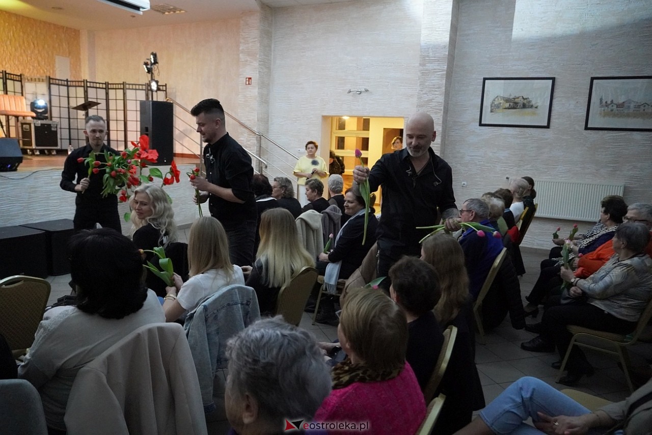 Koncert Krisu z okazji Dnia Kobiet w Czerwinie [15.03.2025] - zdjęcie #24 - eOstroleka.pl