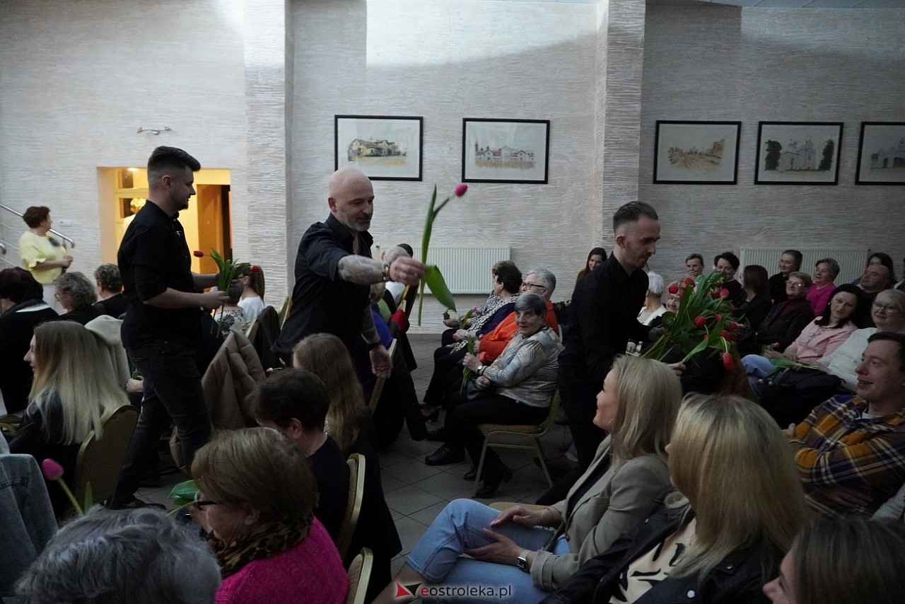 Koncert Krisu z okazji Dnia Kobiet w Czerwinie [15.03.2025] - zdjęcie #23 - eOstroleka.pl