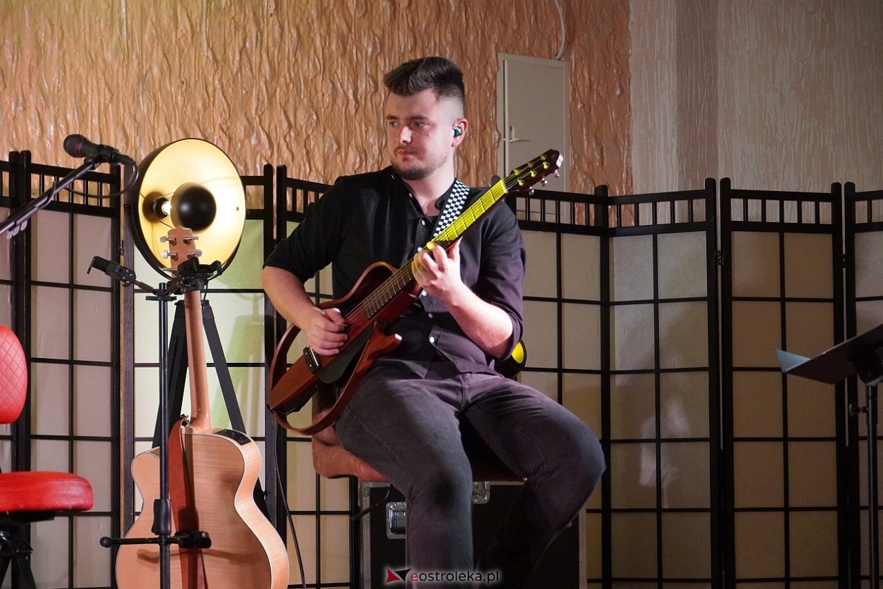 Koncert Krisu z okazji Dnia Kobiet w Czerwinie [15.03.2025] - zdjęcie #21 - eOstroleka.pl