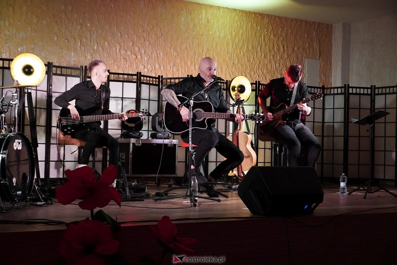 Koncert Krisu z okazji Dnia Kobiet w Czerwinie [15.03.2025] - zdjęcie #20 - eOstroleka.pl